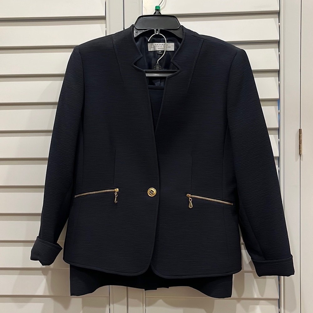 Tahari 12 P blue suit